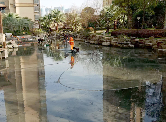 黄岛景观池淤泥清理