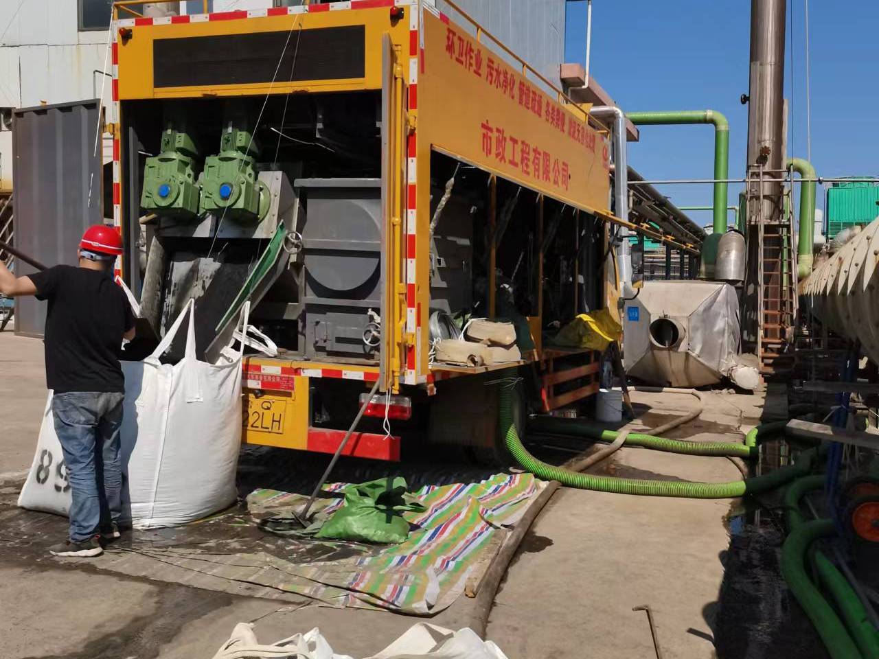 黄岛淤泥压干处理